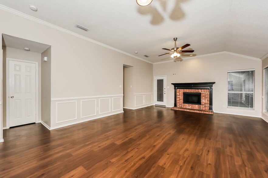 Building Photo - 2844 Claremont Dr