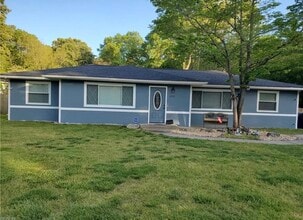 Building Photo - 2233 Paris St