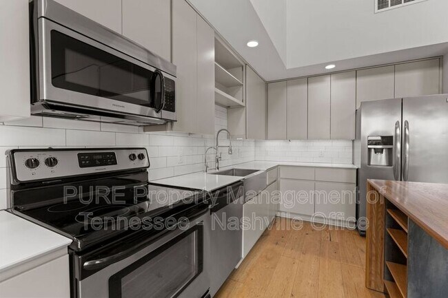 Building Photo - 1260 Martin St