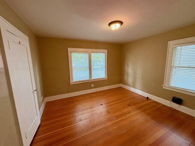 Building Photo - Sunset Hill Home