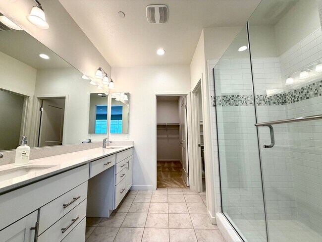 Building Photo - Charming 3bed 2.5 bath Simi Valley Home