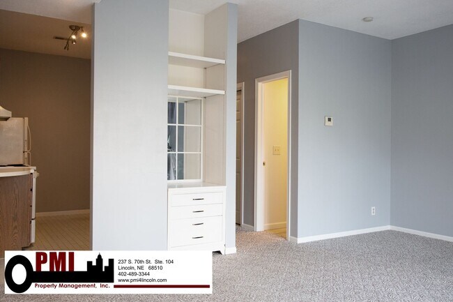 Building Photo - 2 Bedroom, 1.5 Bathroom Single Unit for Rent at Historic WaterPark
