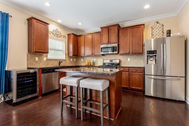 Building Photo - 5535 Rialto Way