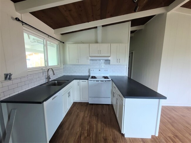 Building Photo - Keolu Hills - recent renovation on a dead end street