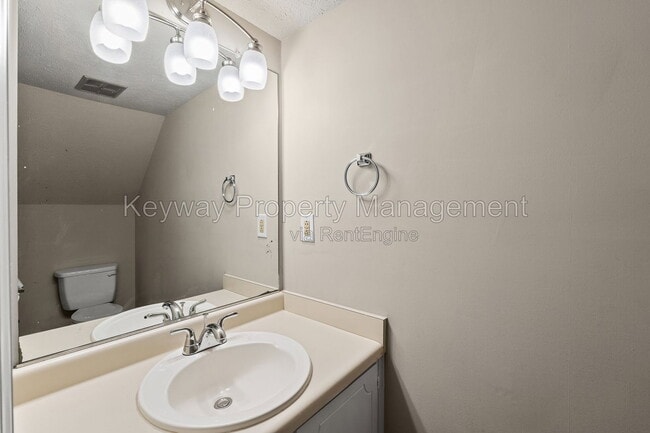 Building Photo - 3930 Almon Dr