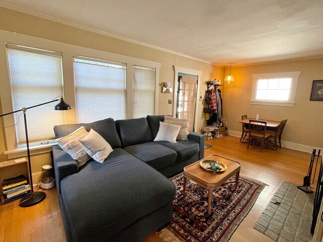 Building Photo - Lovely Craftsman in the Heart of Ballard / Phinney