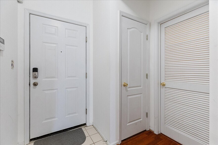 Building Photo - 932 Del Negro Ct