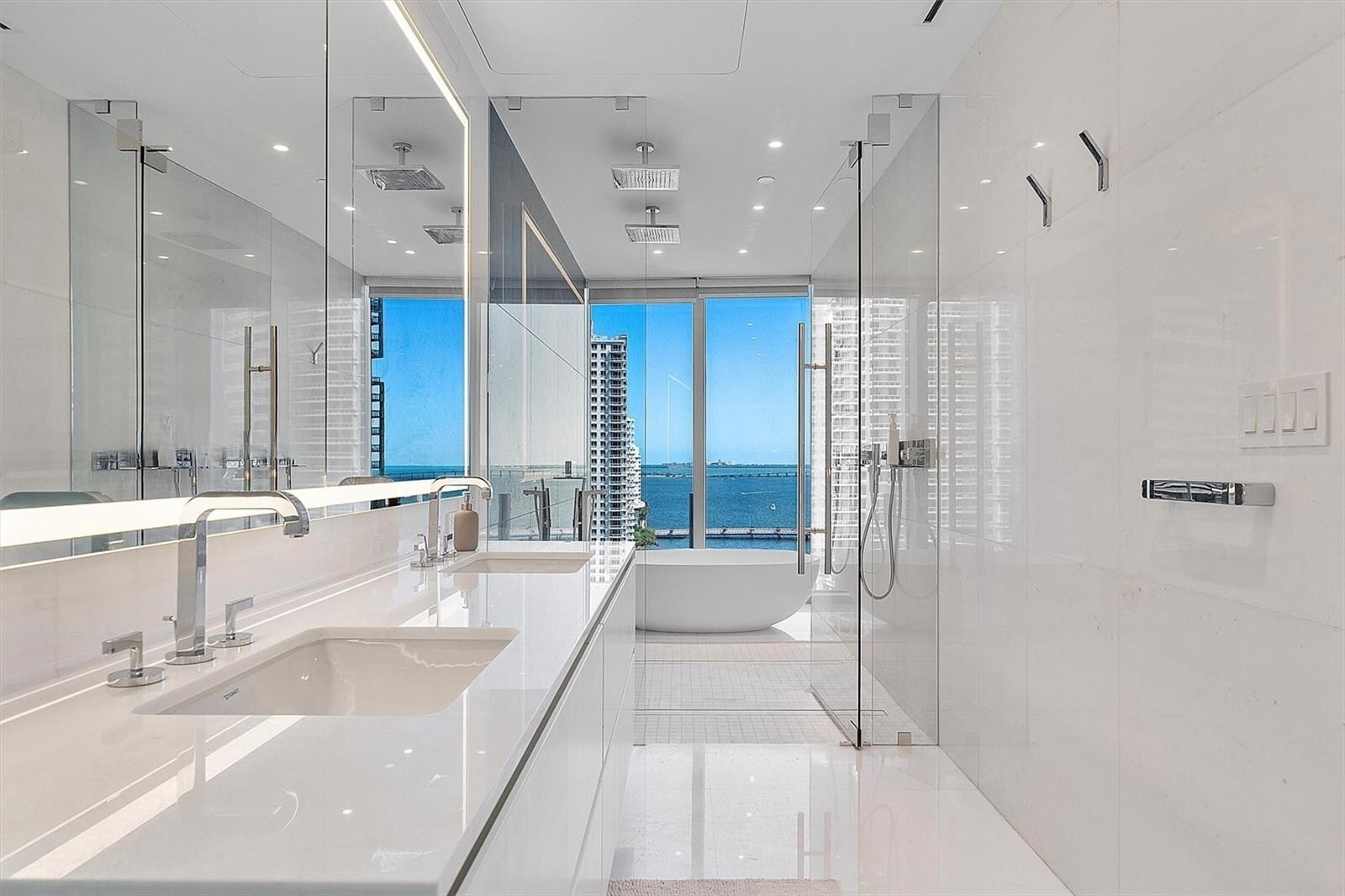 Building Photo - 300 Biscayne Boulevard Way