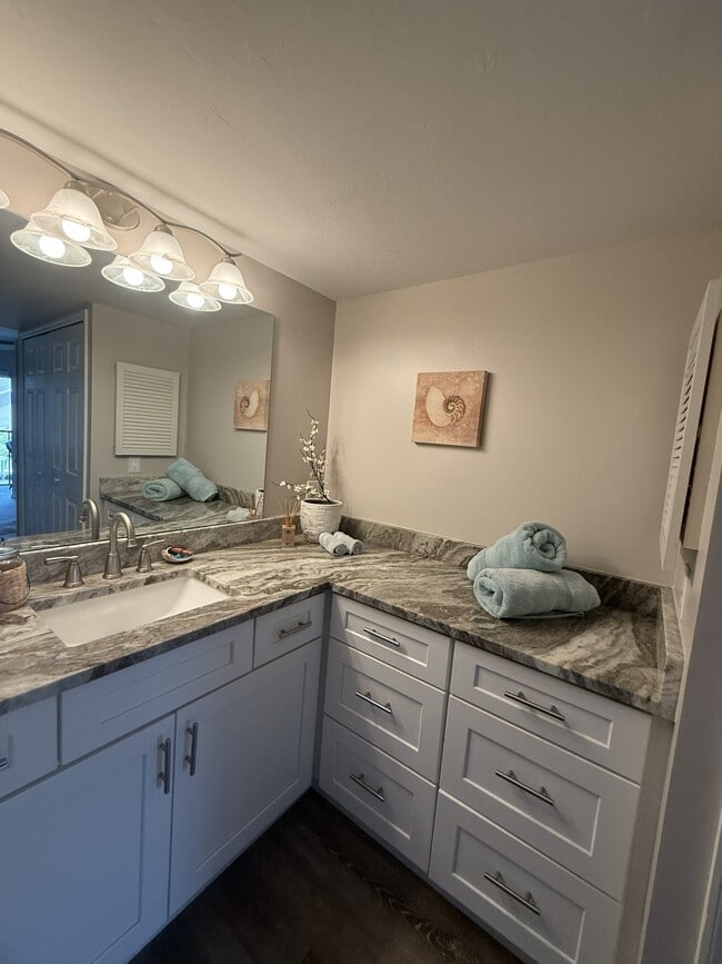 Building Photo - 4718 SW 12th Pl