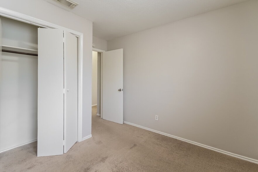 Building Photo - 16111 Rosenridge Dr