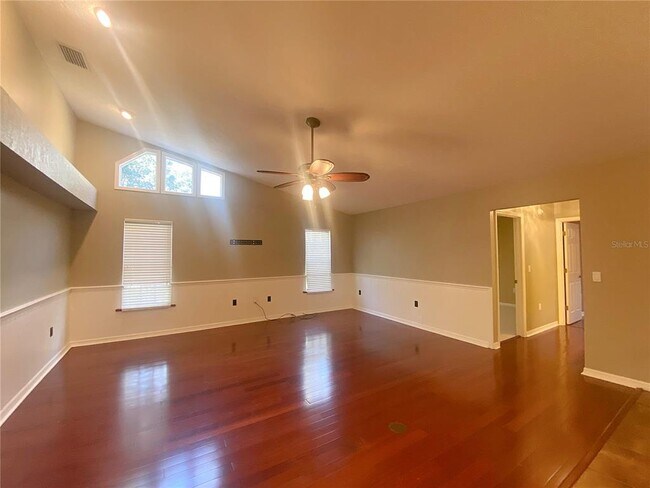 Building Photo - 994 Country Lake Cir