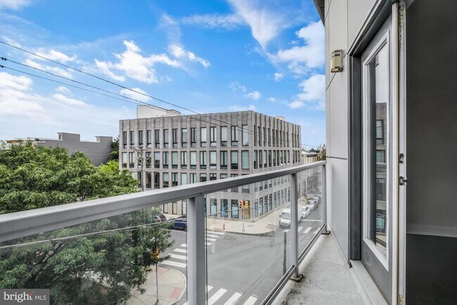 Building Photo - 2050 Frankford Ave