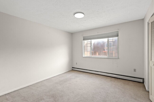 Building Photo - Rent-ready this July: 2 Bedroom and 1 Bath...