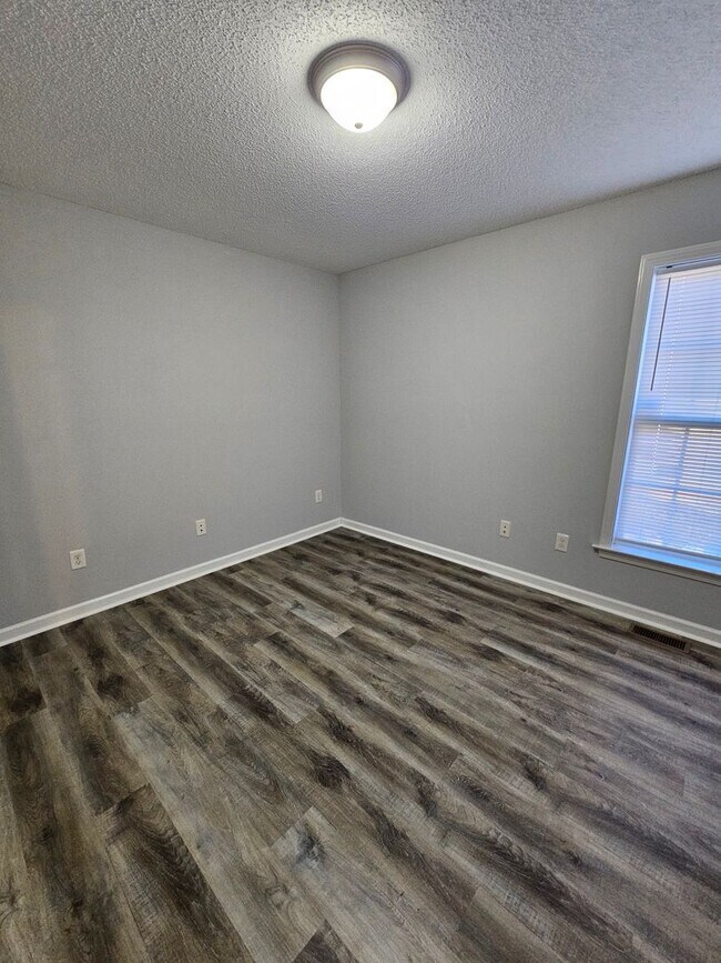 Building Photo - 3 BR in High Point!