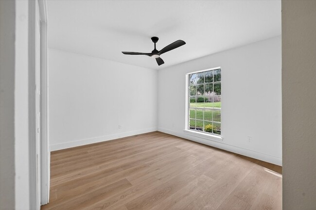 Building Photo - 2313 Claridge Cir