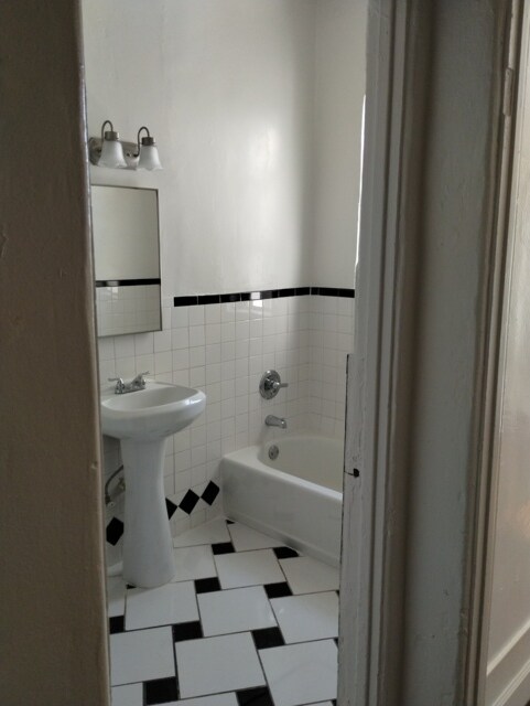 Building Photo - 901 S Kingsley Dr