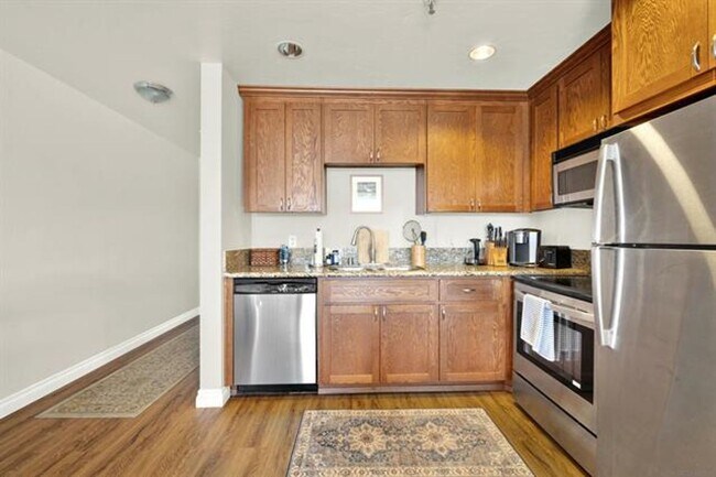 Building Photo - 1 Bed/1 Bath Crown Point Condo with Bay Views