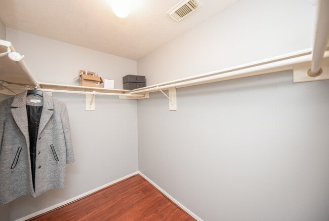 Building Photo - 8231 Chelsea Bend Ct
