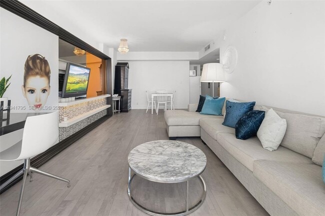 Building Photo - 1100 West Ave