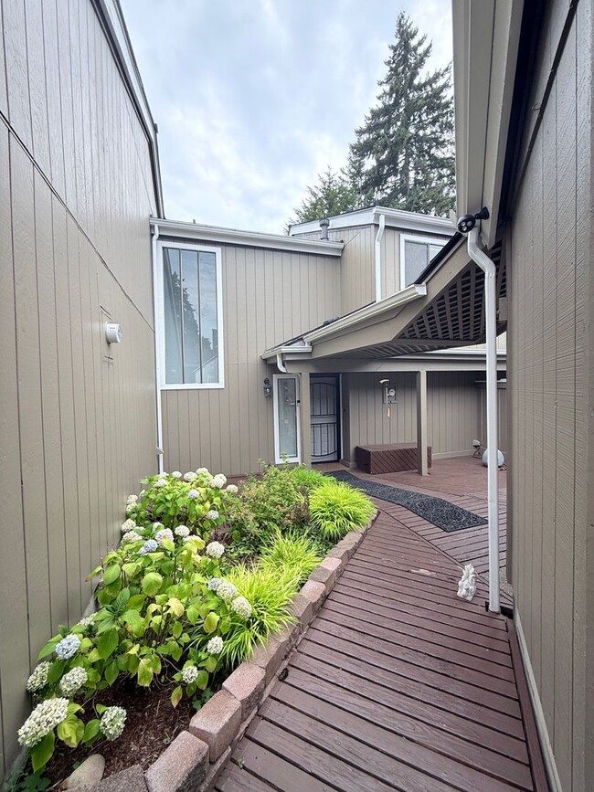 Building Photo - Charming 3-Bed Condo in Quail Run | Pool, ...
