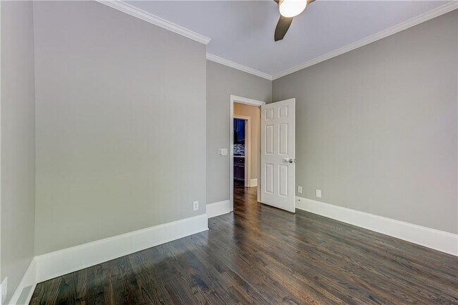 Building Photo - 2745 Lenox Rd NE