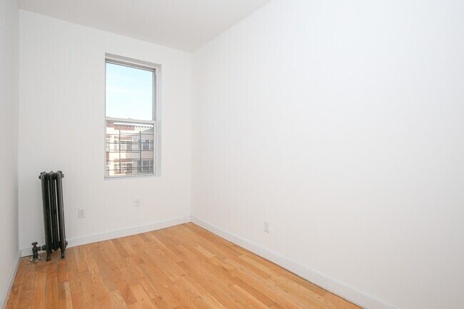 Building Photo - 24 MacDougal St