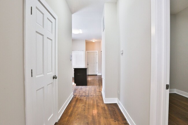 Building Photo - Bucktown 2bed/1bath...NEXT TO THE 606 TRAIL!  In-Unit Laundry & Central Air!