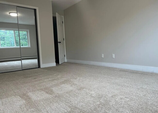 Building Photo - 379 Huse Rd