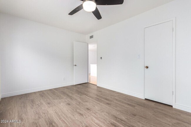 Building Photo - Beautiful townhome in Scottsdale!