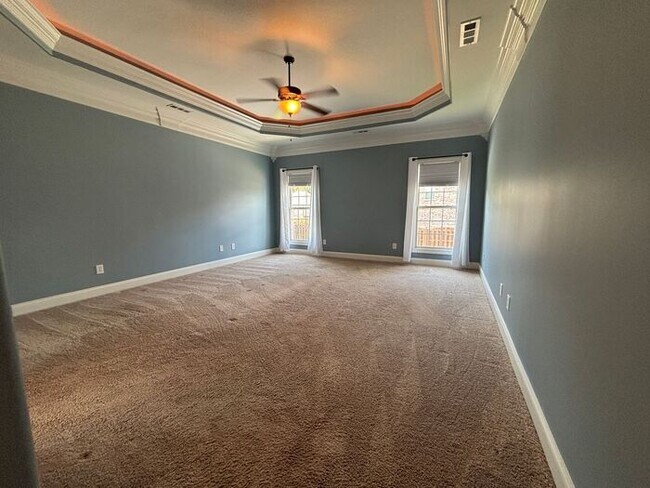 Building Photo - Madison City Schools with a 3 car garage and large fenced yard!