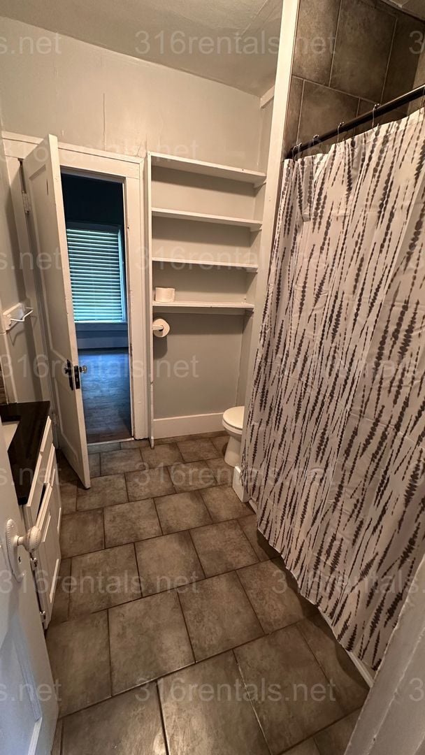 Building Photo - $849 - 2 bed 1 bath - Single Family Home L...
