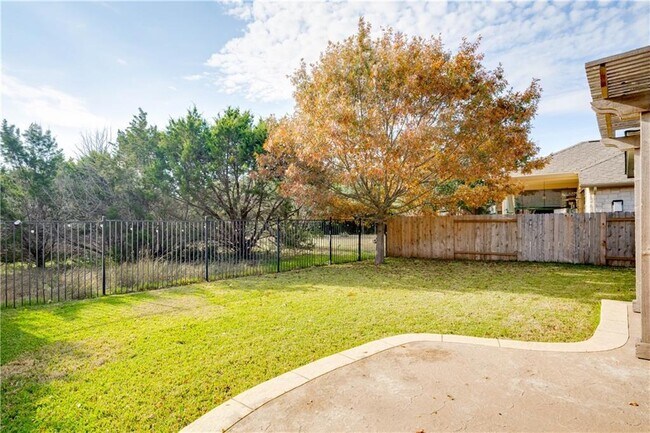 Building Photo - 321 Shea Dr