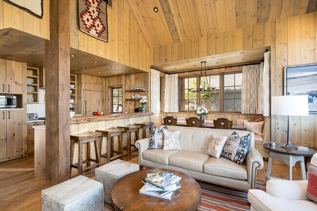 Building Photo - 5 Bandit Way