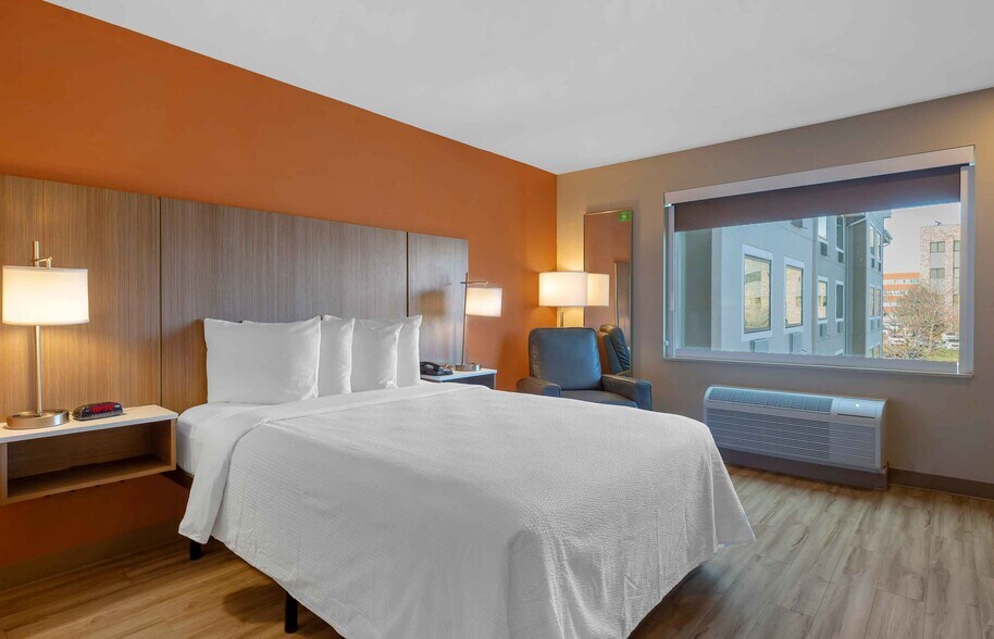 Building Photo - Furnished Studio-Providence - East Providence