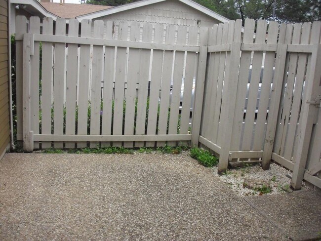 Building Photo - Charming 2/2 condo in Westcreek Landing!