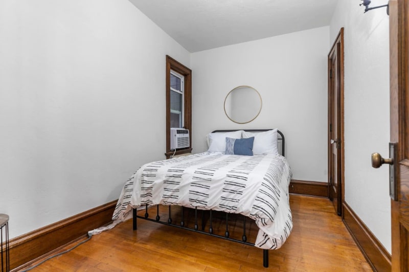 Building Photo - 231 E College Ave