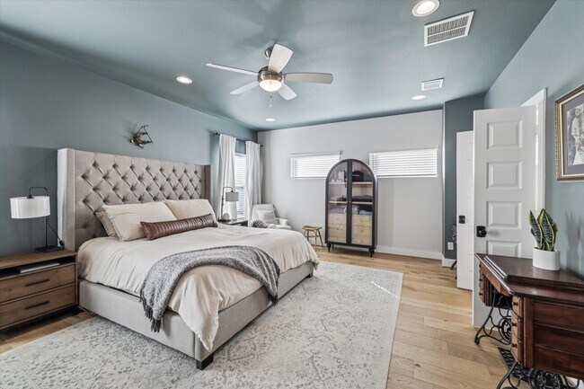 Building Photo - 1144 W 24th St