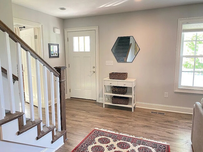 Building Photo - 248 Bluegrass Dr