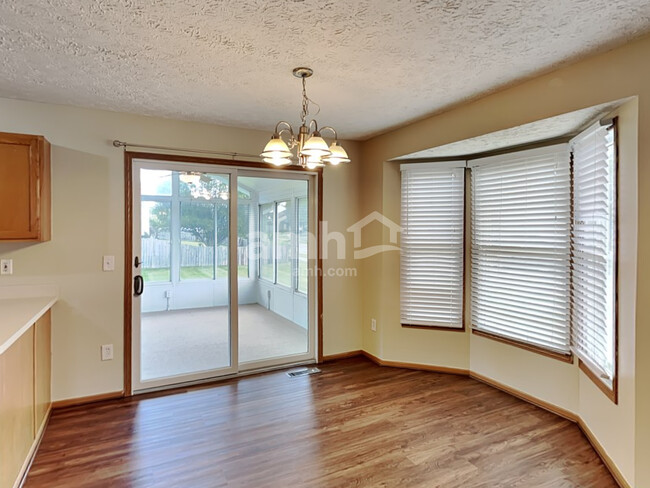 Building Photo - 825 Whitehead Dr