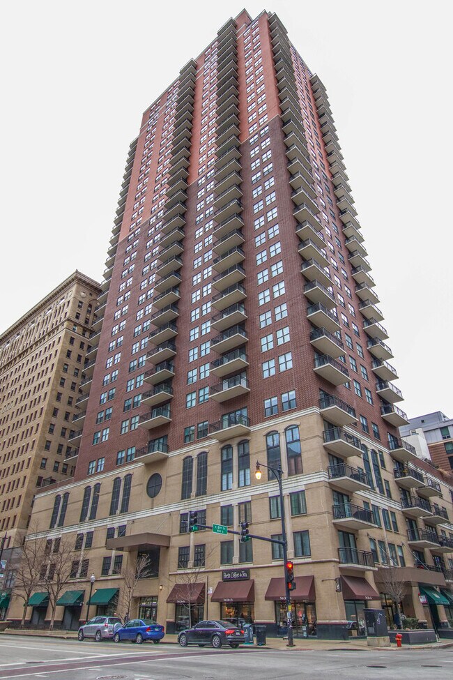 Building Photo - 41 E 8th St