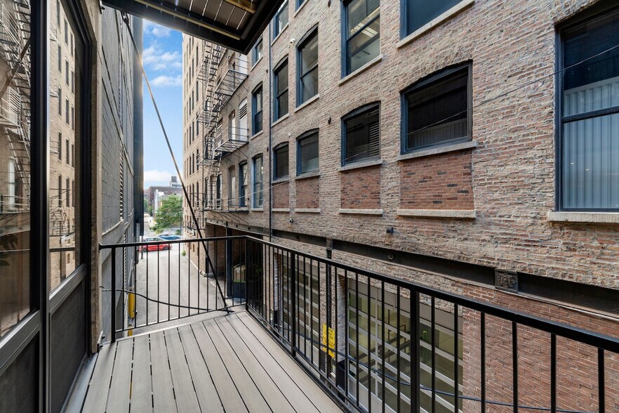 Building Photo - 318 W Grand Ave