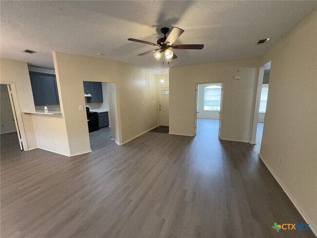 Building Photo - 4303 Fawn Dr
