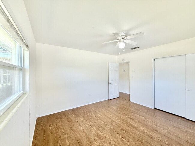 Building Photo - 14218 Sharon Dr