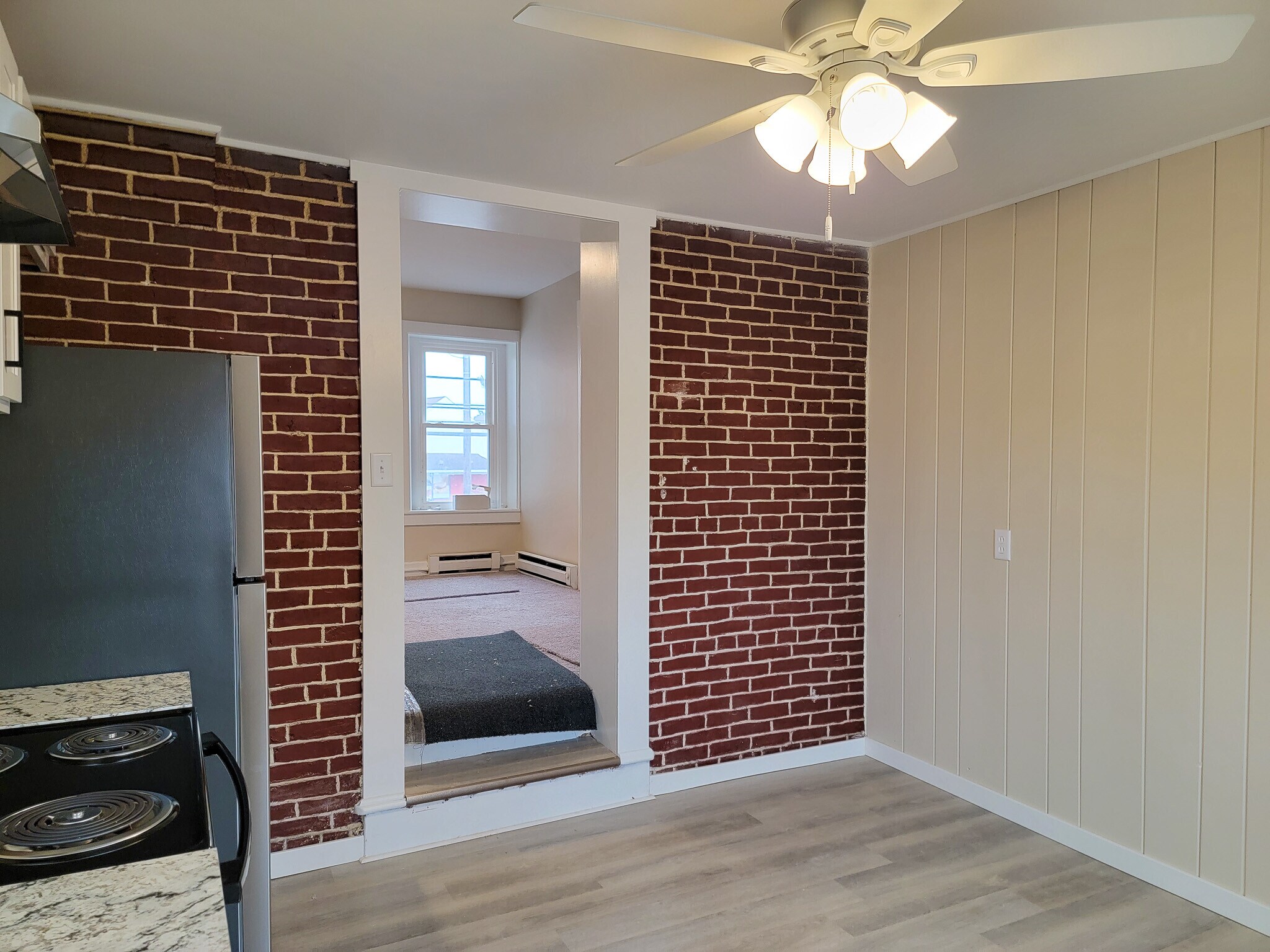 Building Photo - 317 W Main St