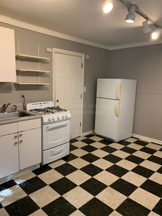 Building Photo - 138 Tye St SE