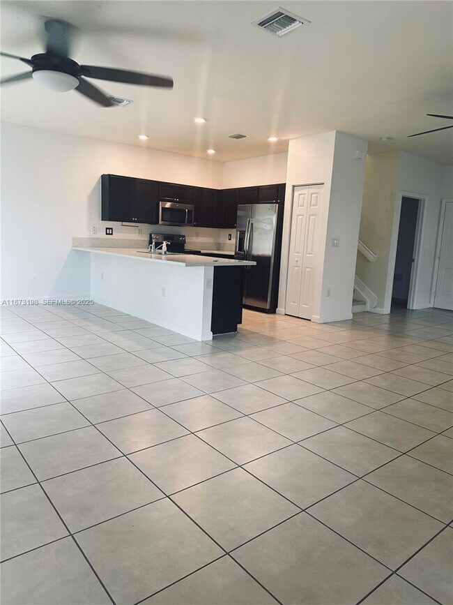 Building Photo - 3114 SE 3rd Dr