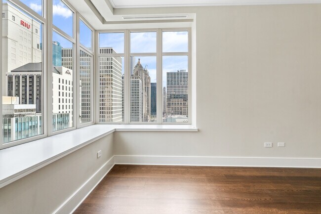 Building Photo - 118 E Erie St