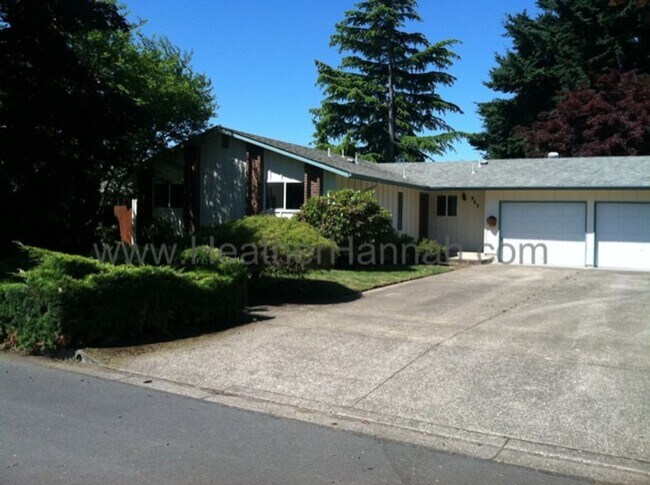 Primary Photo - 3 Bedroom House with many upgrades!