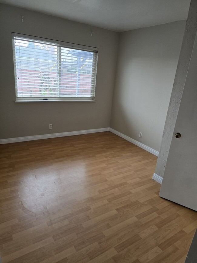 Building Photo - Spacious Rental In Garden Grove