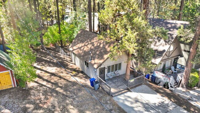 Building Photo - Remodeled 2 Bed / 1 Bath Near Bear Mountain & Golf Course